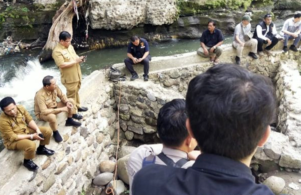 Tim BPK menghitung kerugian negara terkait proyek pembangunan taman di bawah jembatan Siborang, Kelurahan Kantin,Kota P.Sidimpuan, Selasa (22/7/2025).