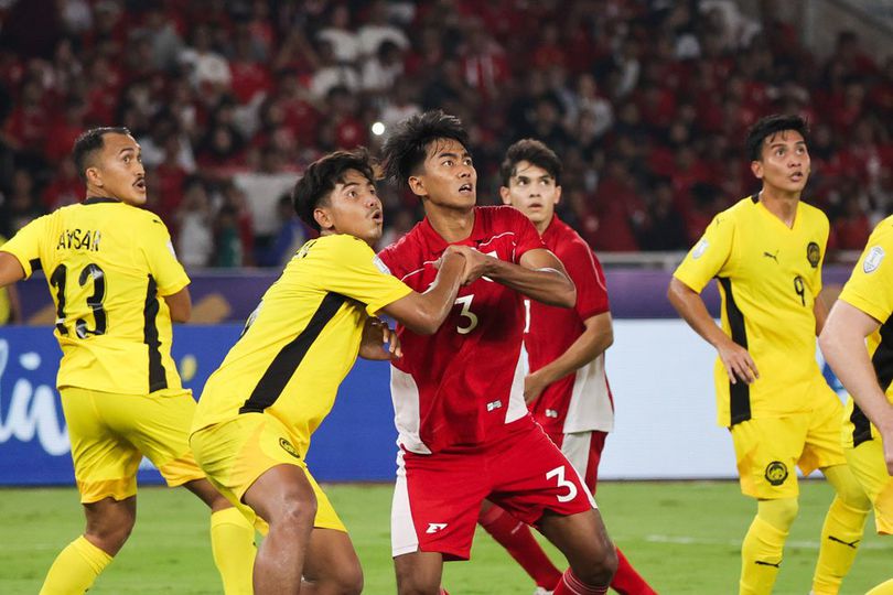Timnas Indonesia U-23 memastikan satu tempat di semifinal Piala AFF U-23 2025 meski hanya bermain imbang tanpa gol melawan Malaysia U-23 dalam laga terakhir Grup A di Stadion Utama Gelora Bung Karno.