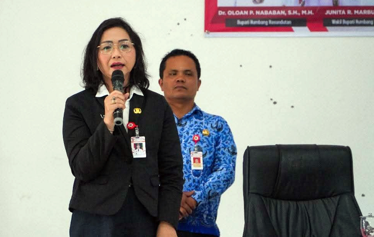 Wabup Humbahas Junita Rebekka Marbun menghadiri temu pers Pemkab Humbahas bersama insan pers.