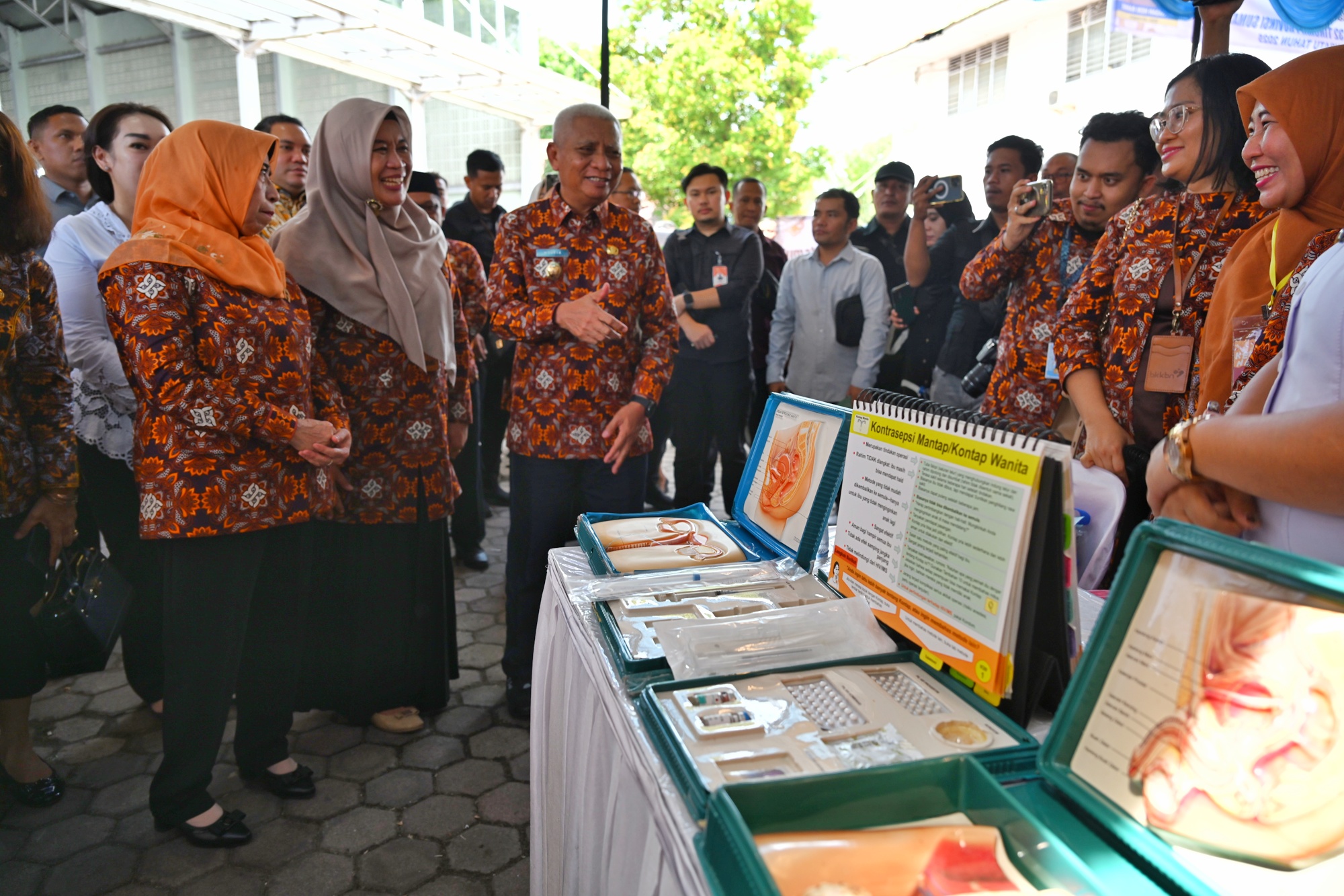 Wagubsu Surya menghadiri Peringatan Harganas ke-32 Tingkat Provinsi Sumut 2025 di Gedung Serbaguna, Pendopo Bupati Labuhanbatu, Selasa (22/7).