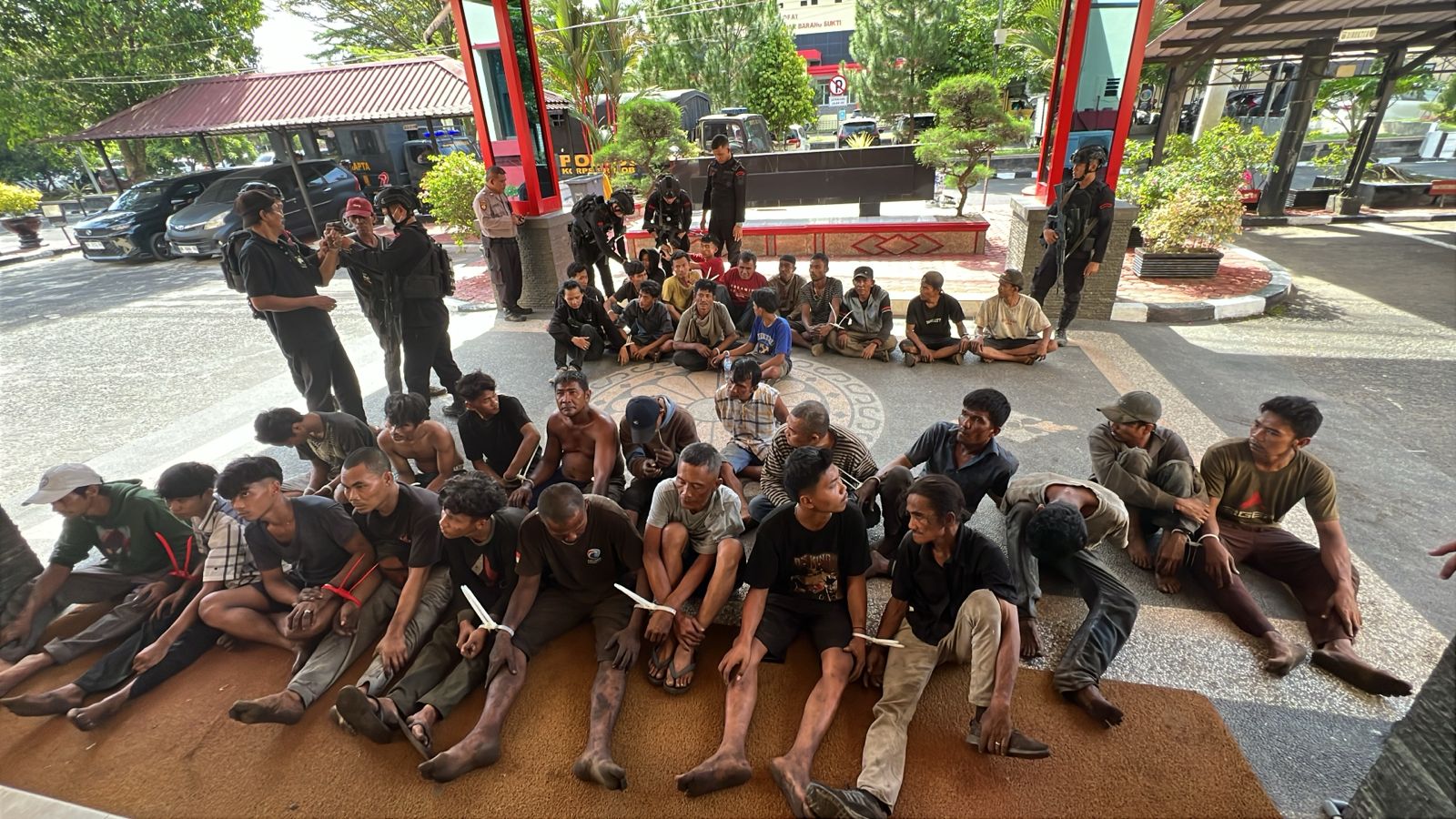 Para pelaku pencurian aset PT ABR yang ditangkap Polda Sumut.