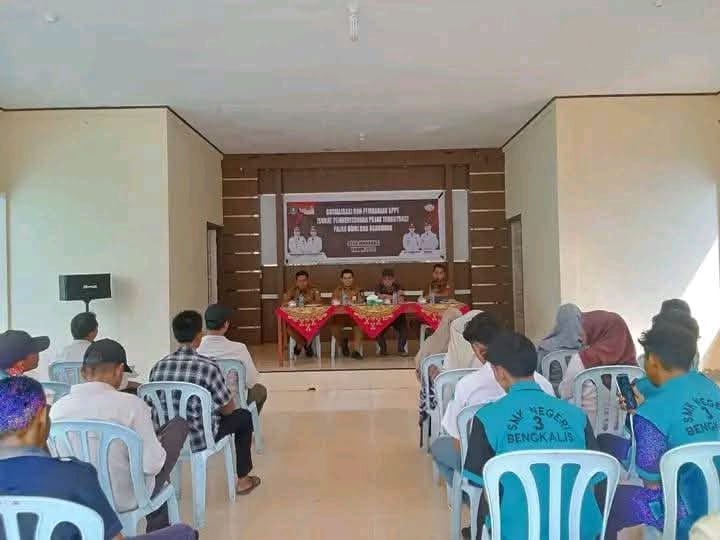 Bapenda menggelar sosialisasi penyampaian Surat Pemberitahuan Pajak Terutang (SPPT) Pajak Bumi dan Bangunan (PBB) Tahun 2025, Selasa (22/7/2025), bertempat di Aula Kantor Desa Jangkang, Bantan,