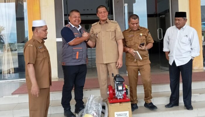Penyerahan mesin pemadam karhutla untuk Kabupaten Palas.