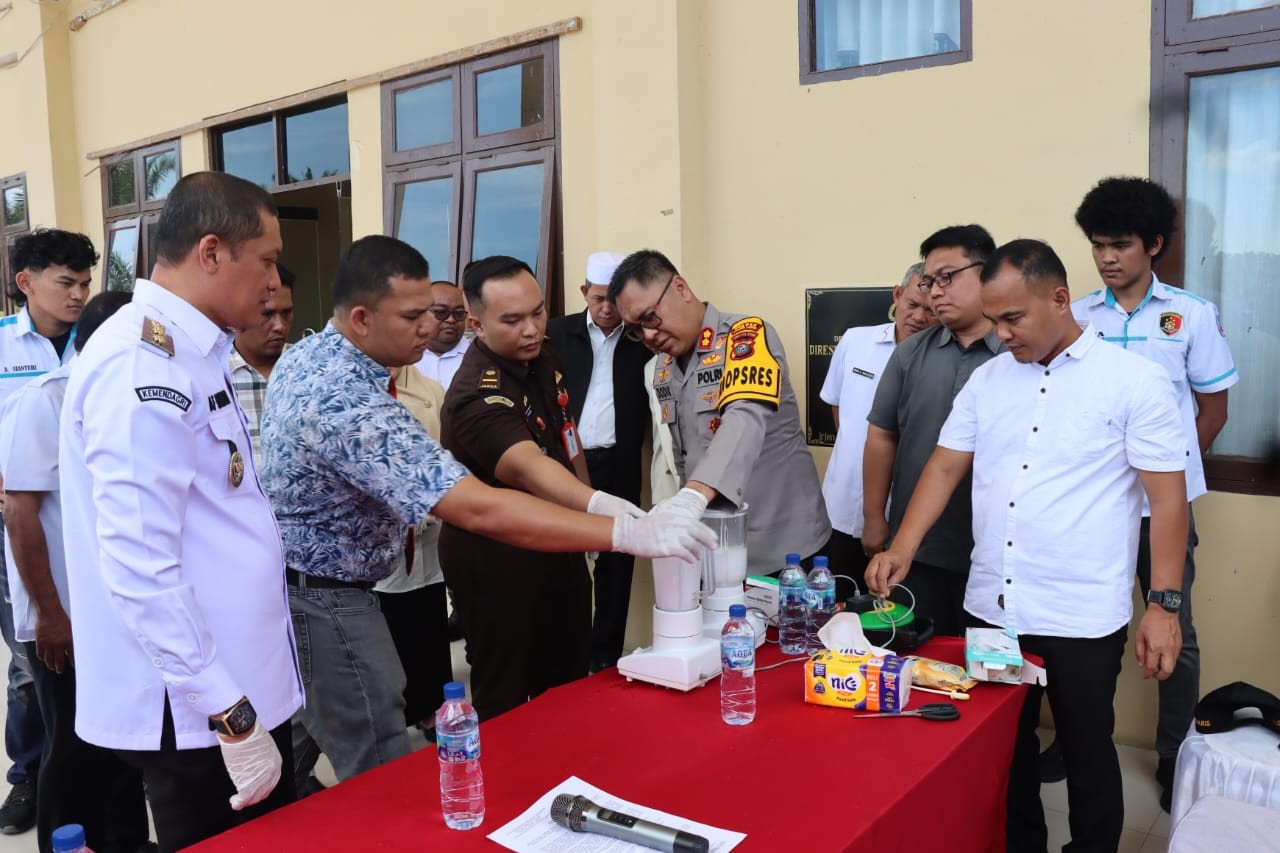 Pemusnahan barang bukti sabu dari 116 tersangka di Polres Palas, Rabu (23/7/2025).