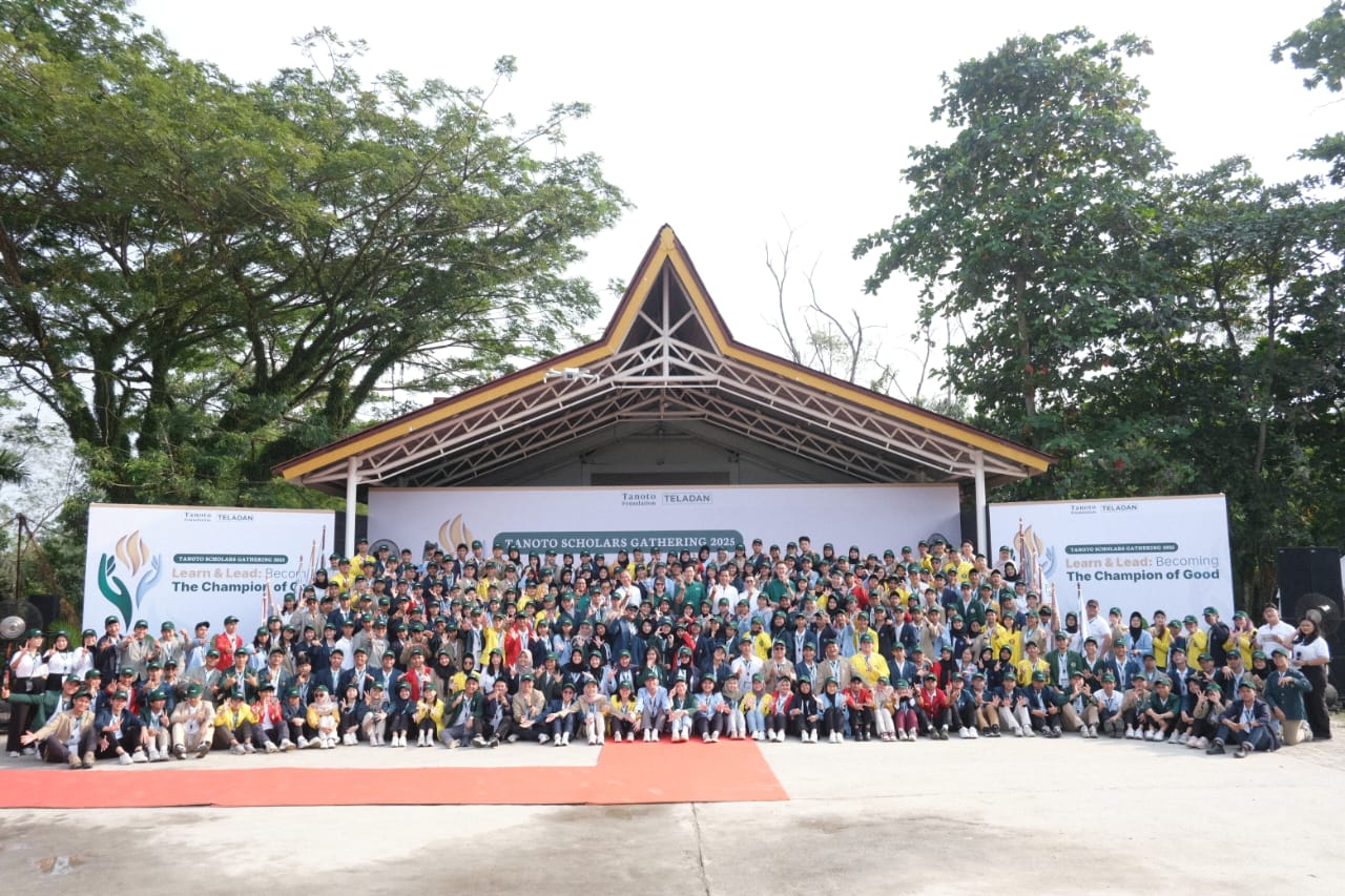 Foto bersama para peserta Tanoto Scholars Gathering (TSG) 2025 di Komplek RAPP, Pangkalan Kerinci, Riau, Jumat (25/7). Sebanyak 291 Tanoto Scholars mengikuti kegiatan tahunan ini.
