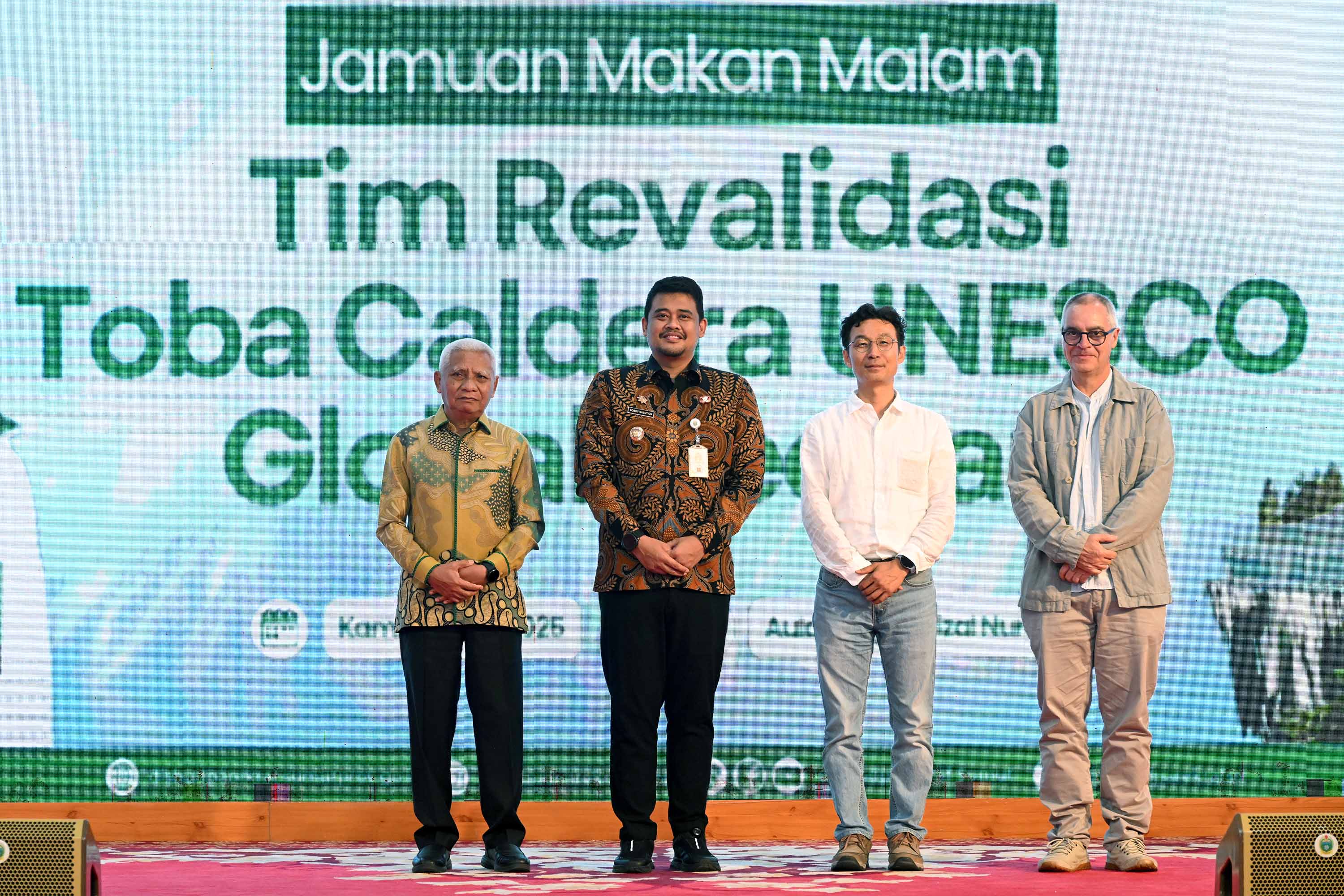 Gubernur Sumut Bobby Nasution dan Wakil Gubernur Surya menjamu Tim Revalidasi UNESCO Global Geopark Kaldera Toba di Rumah Dinas Gubernur Sumut, Medan, Kamis malam (24/7/2025).