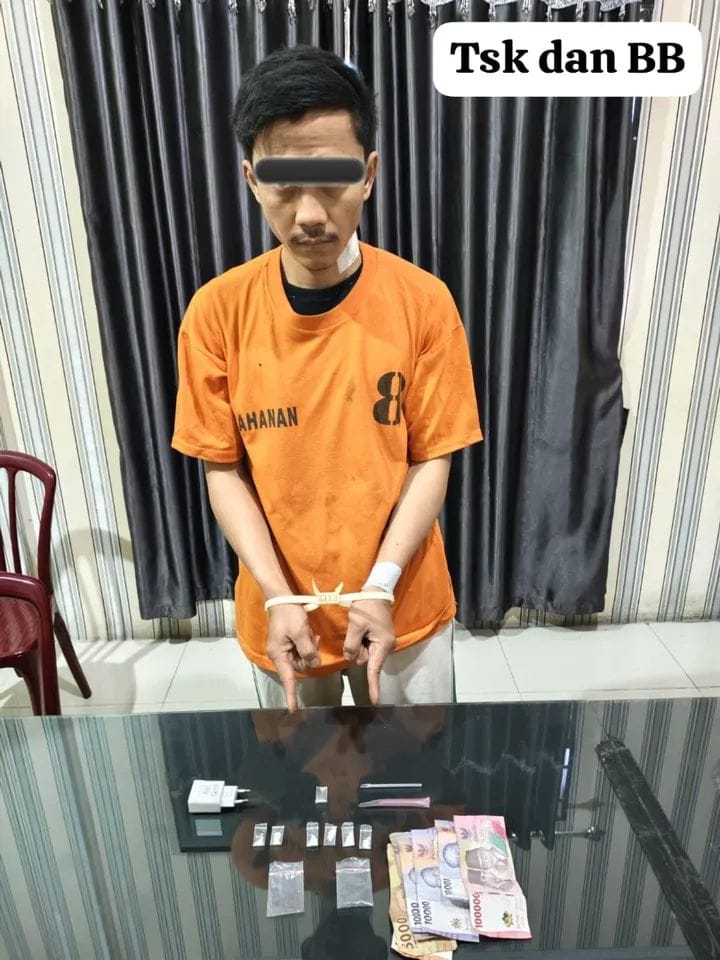 Seorang pria berinisial BI (31), warga Desa Raya, Kecamatan Berastagi, Kabupaten Karo, ditangkap polisi saat berada di dalam kamar kosnya, Rabu malam (23/7/2025).