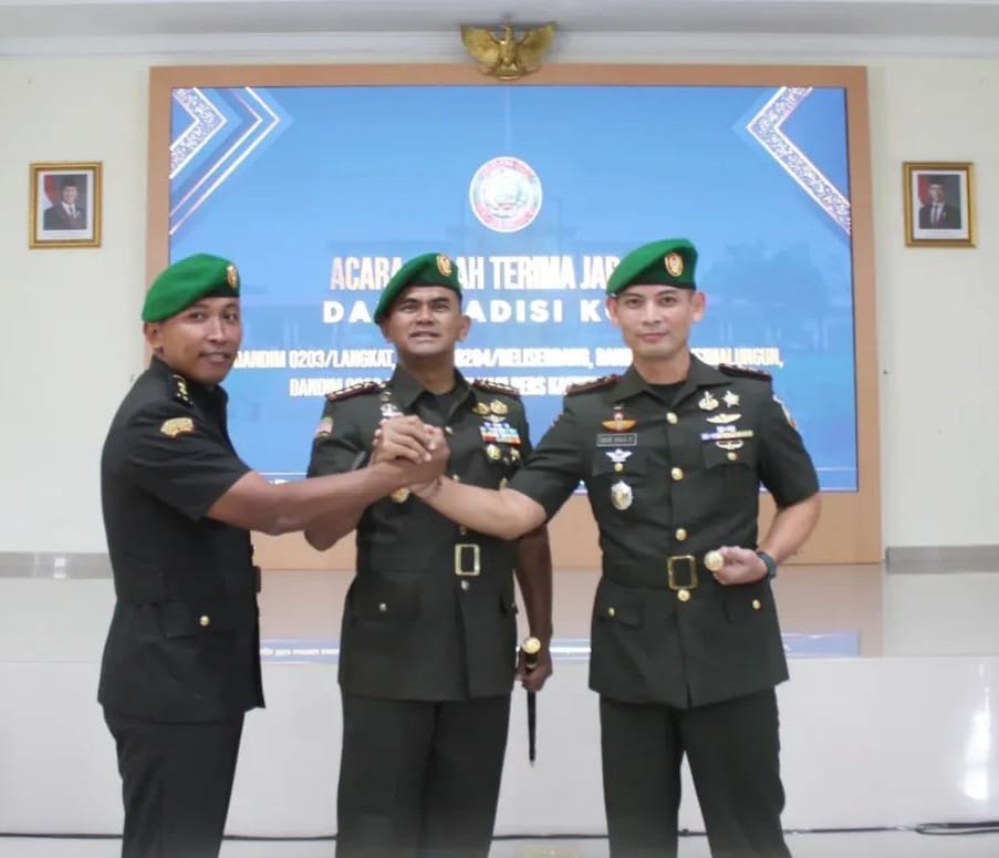 Letkol Gede Agus Dian Pringgana &ndash; kanan.