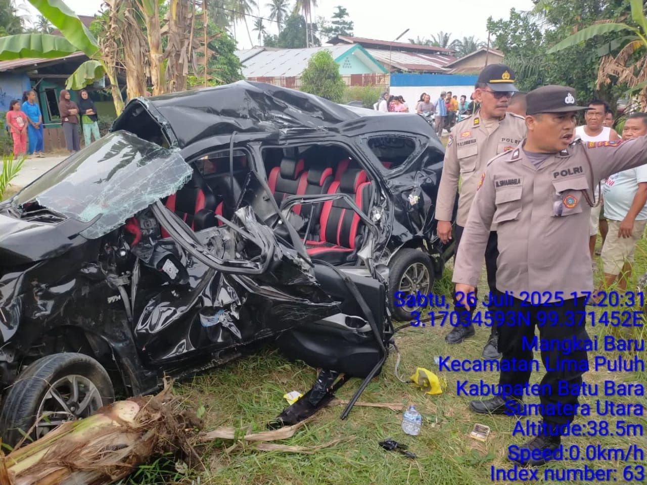 Kondisi mobil Toyota Calya setelah ditabrak kereta api.