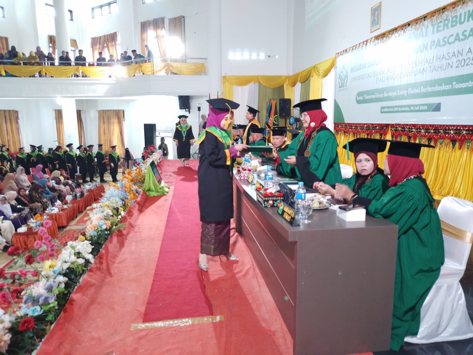UIN Syahada Padangsisimpuan mewisuda  mahasiwa/wi Sarjana ke-52 dan Pascasarjana ke-25 di Auditorium UIN Syahada Padangsidimpuan, Sabtu (26/7/2025).