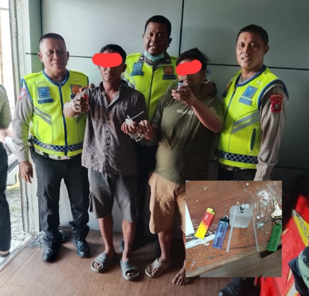 Pelaku yang diamankan personel Direktorat Lalu Lintas Polda Sumatera Utara usai ditemukan alat isap sabu dalam mobil barang saat razia lalu lintas.
