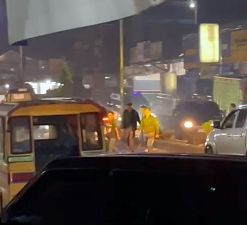 Pelaku penyerangan di Kabanjahe, Tanah Karo, yang sempat terekam kamera.