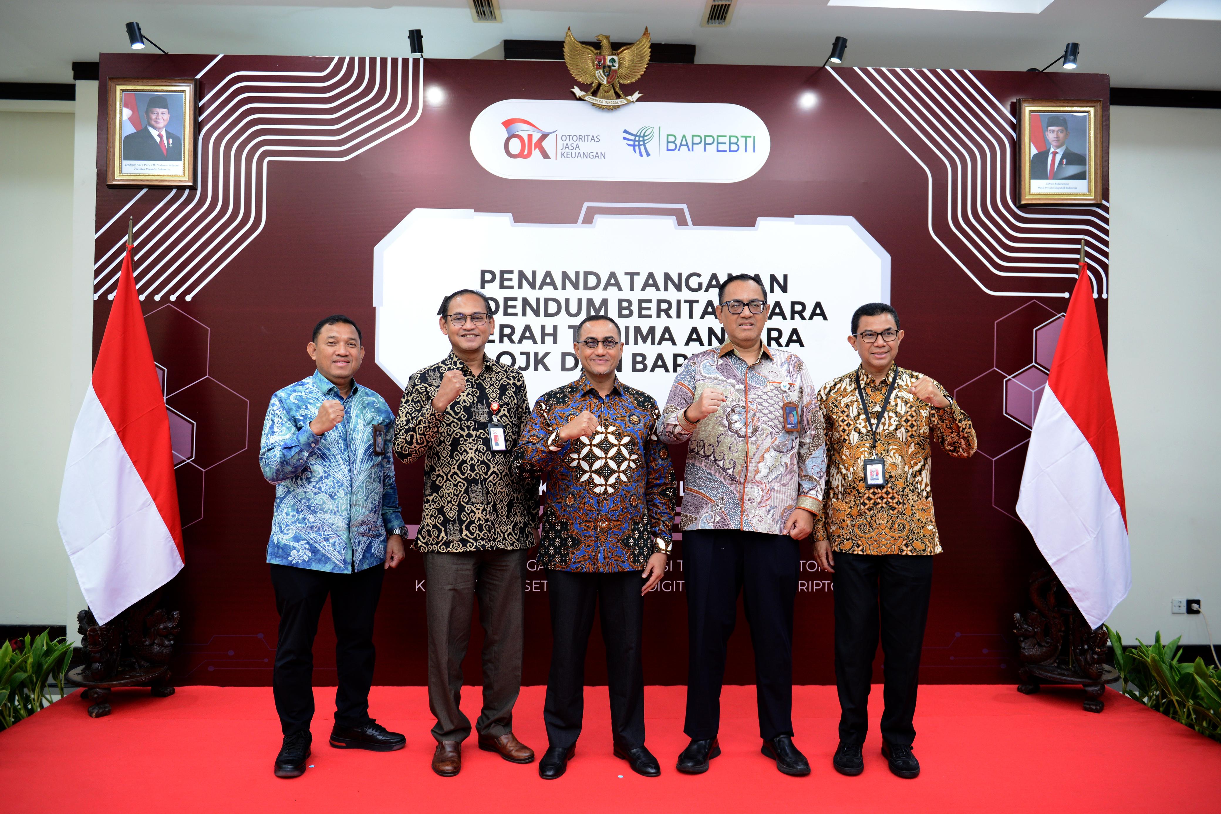 Penandatanganan addendum BAST antara OJK dan Bappebti di Kantor OJK, menandai alih kelola aset digital secara resmi.