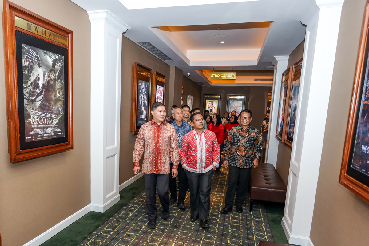 Cinema tour usai peresmian Cinema XXI Suzuya Merdeka Mall, Kamis (31/7).