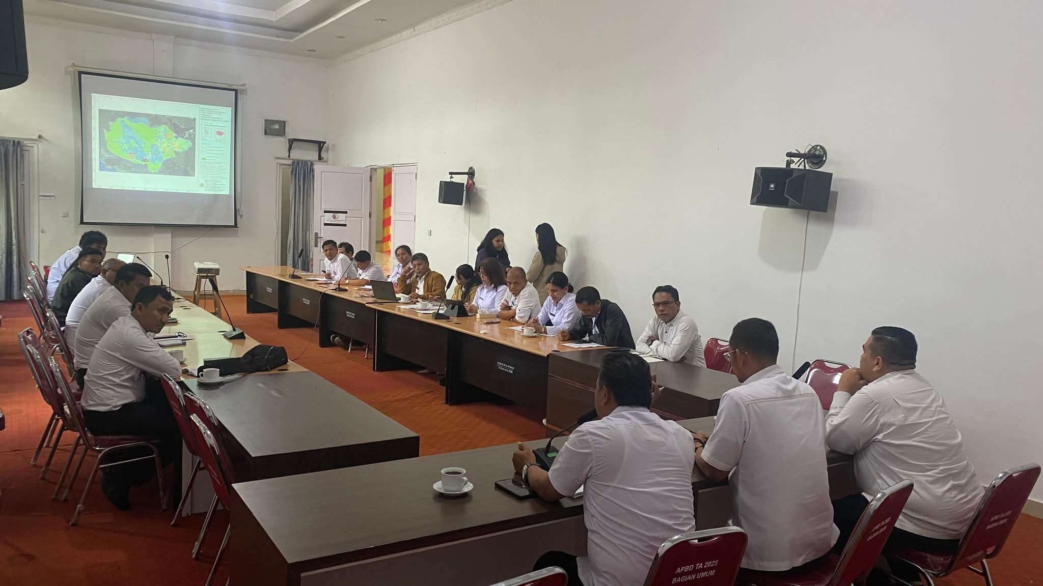 Bupati Humbahas melalui Asisten Pemerintahan dan Kesejahteraan Rakyat, menggelar rapat finalisasi persiapan menuju pelaksanaan pemetaan lengkap wilayah di Ruang Rapat Setdakab, Rabu (30/7/2025).&nbsp;