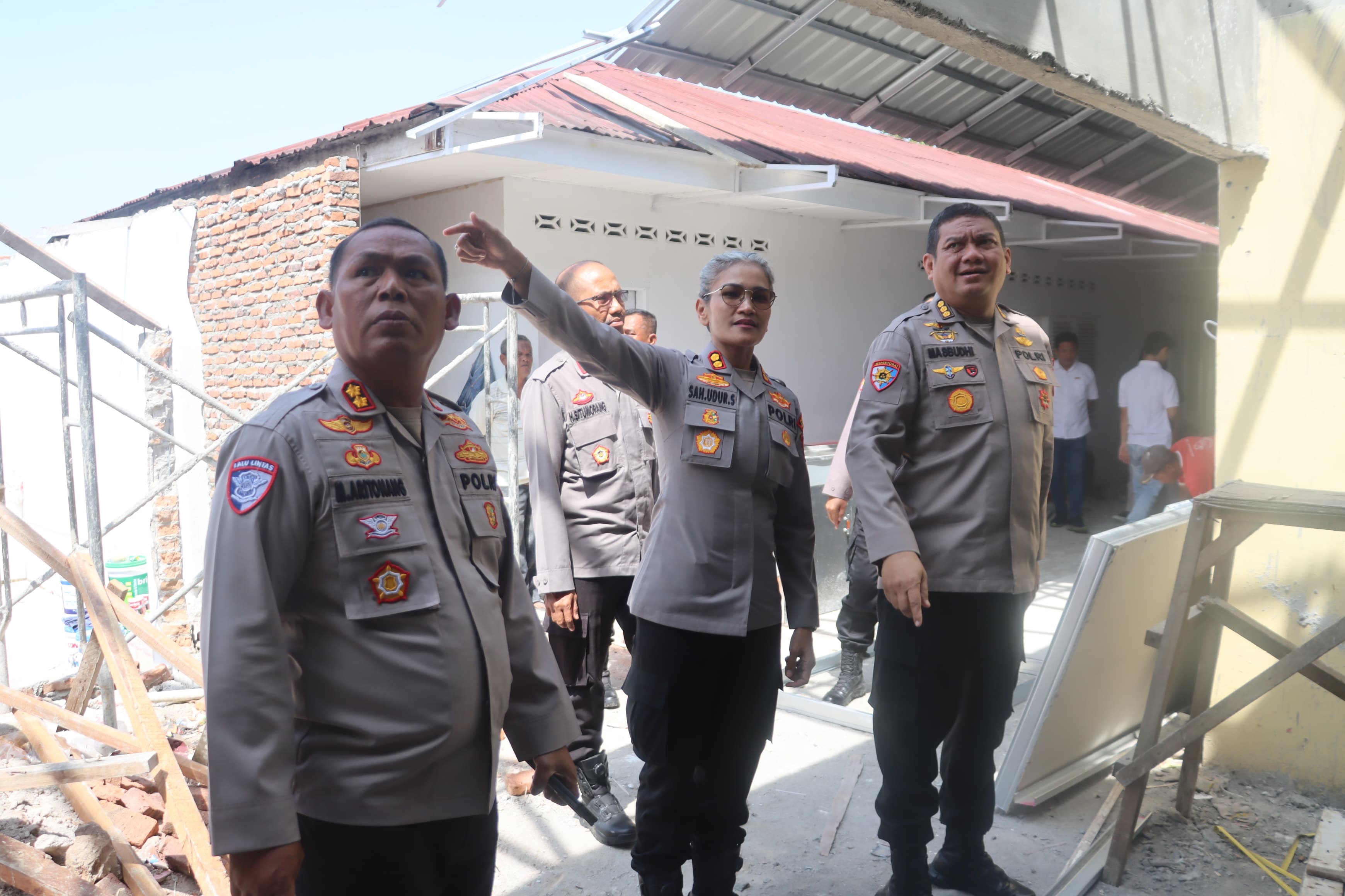 Irwasda Polda Sumut Kombes Pol Nanang Masbhudi meninjau pembangunan SPPG Polres Pematangsiantar, Rabu (30/7). (
