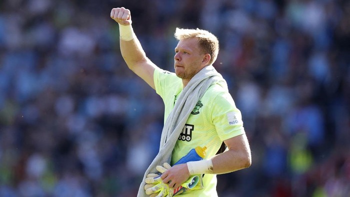 Aaron Ramsdale resmi bergabung dengan Newcastle United untuk musim 20252026 dengan status pinjaman dari Southampton.