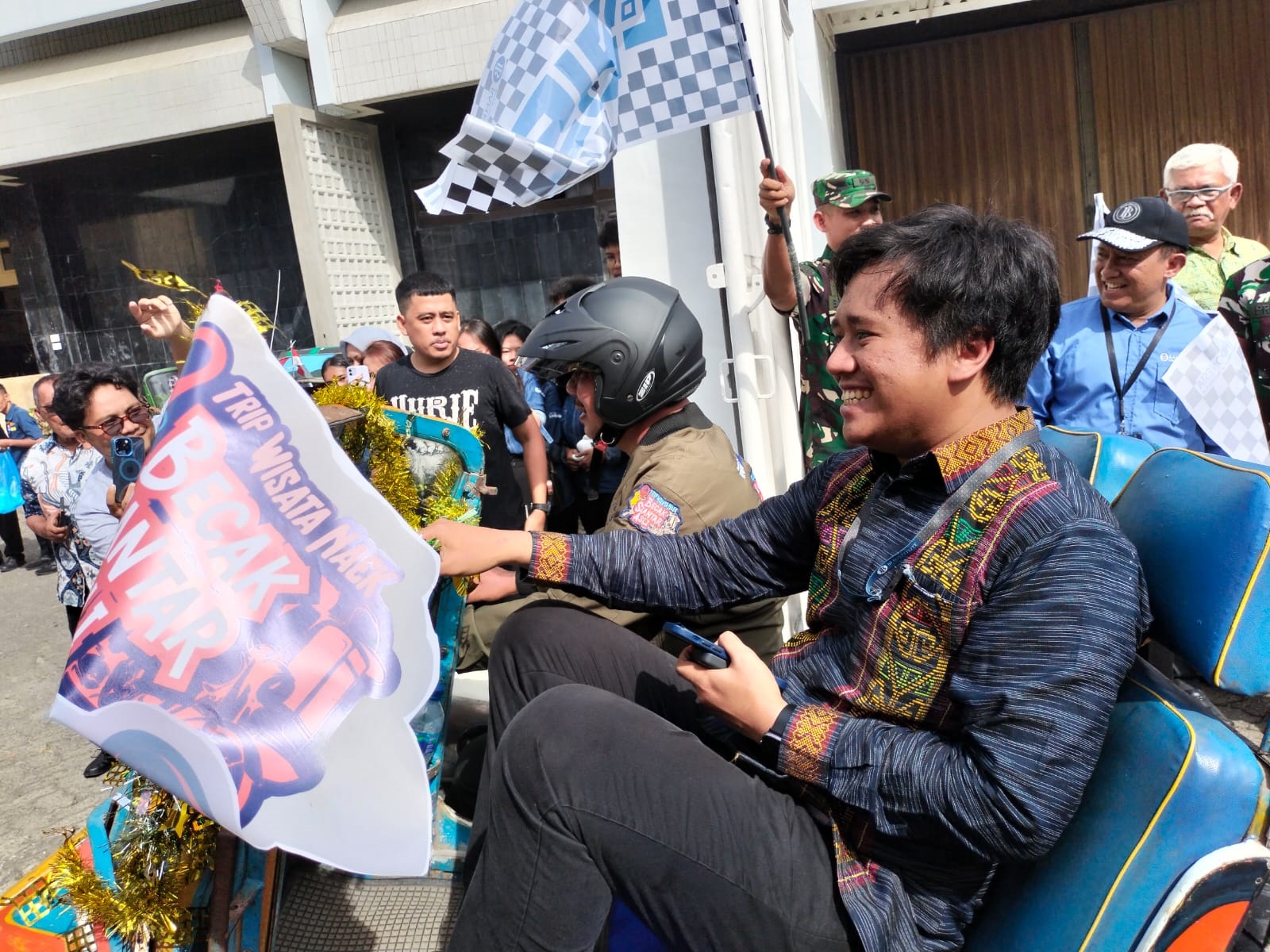 Launching Digitalisasi QRIS Bersama Becak Wisata di KPw BI Pematangsiantar, Jumat (1/8).