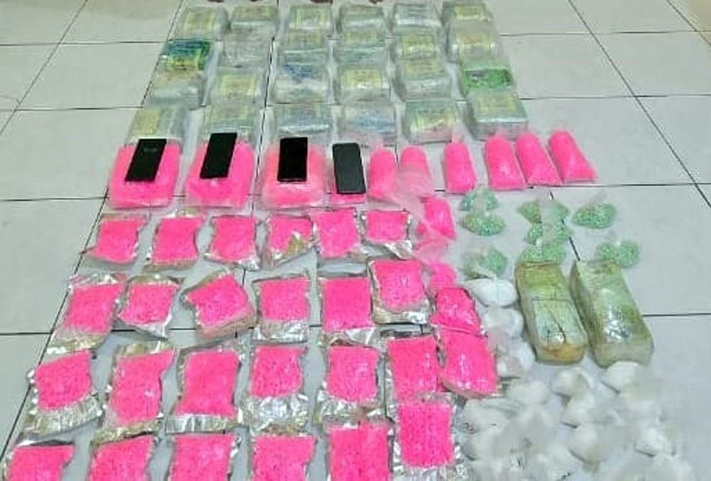 Barang bukti narkoba dalam jumlah besar yang berhasil disita Tim Ditresnarkoba Polda Sumut saat membongkar gudang jaringan narkotika internasional di Martubung, Medan Labuhan.