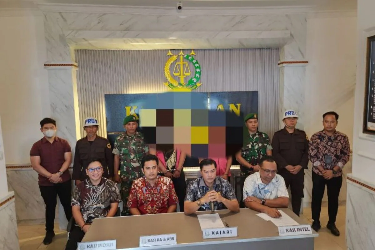 Kejari Batu Bara menetapkan eks Plt Kadis Perkim LH dan Bendaharanya sebagai tersangka korupsi.
