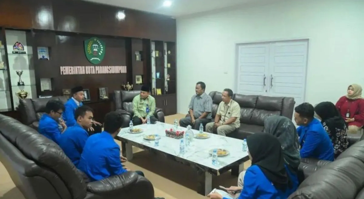 Wali Kota Padangsidimpuan Letnan Dalimunthe, Staf Ahli Pemkot Padangaidimpuan Zulkifli Lubis, Kadis Kominfo Padangsidimpuan Nurcahyo bersama pengurus PC PMII Padangsidimpuan &ndash; Tapsel.