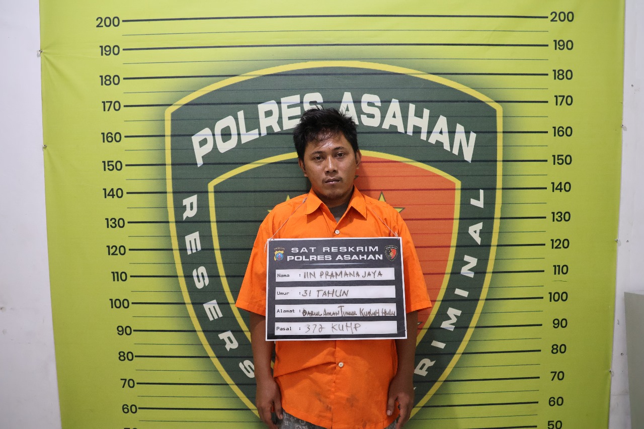 LPJ (31), warga Desa Sukarame, Kecamatan Kualuh Hulu, Labuhanbatu Utara, ditangkap polisi setelah menggelapkan dump truck milik bosnya.