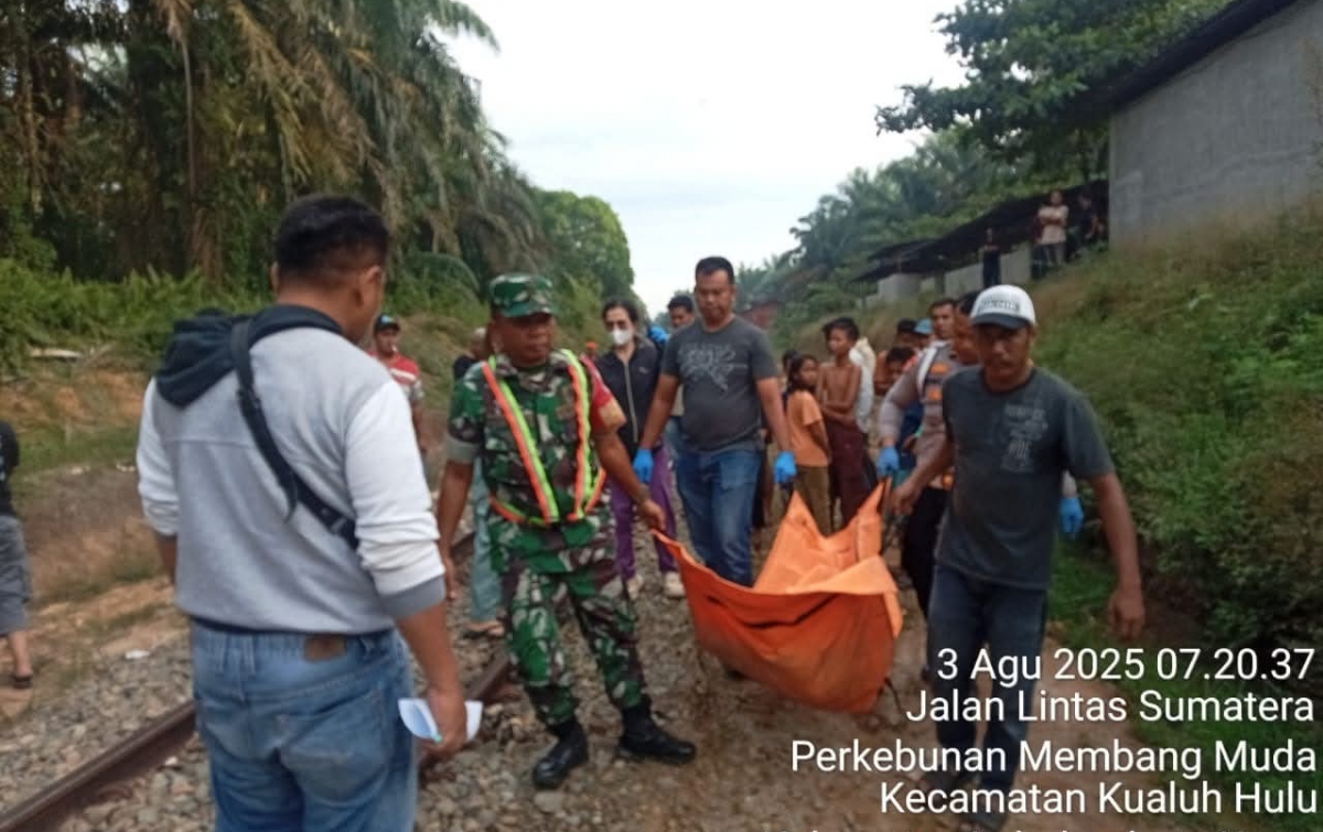 Warga Labura tewas tertabrak kereta api tangki CPO jurusan Rantauprapat&ndash;Asahan, Minggu (3/8) dini hari.