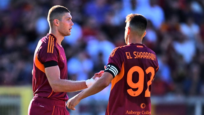 AS Roma sukses menumbangkan RC Lens dengan skor 2-0 dalam laga uji coba di Stade Bollaert-Delelis, Sabtu (2/8/2025).