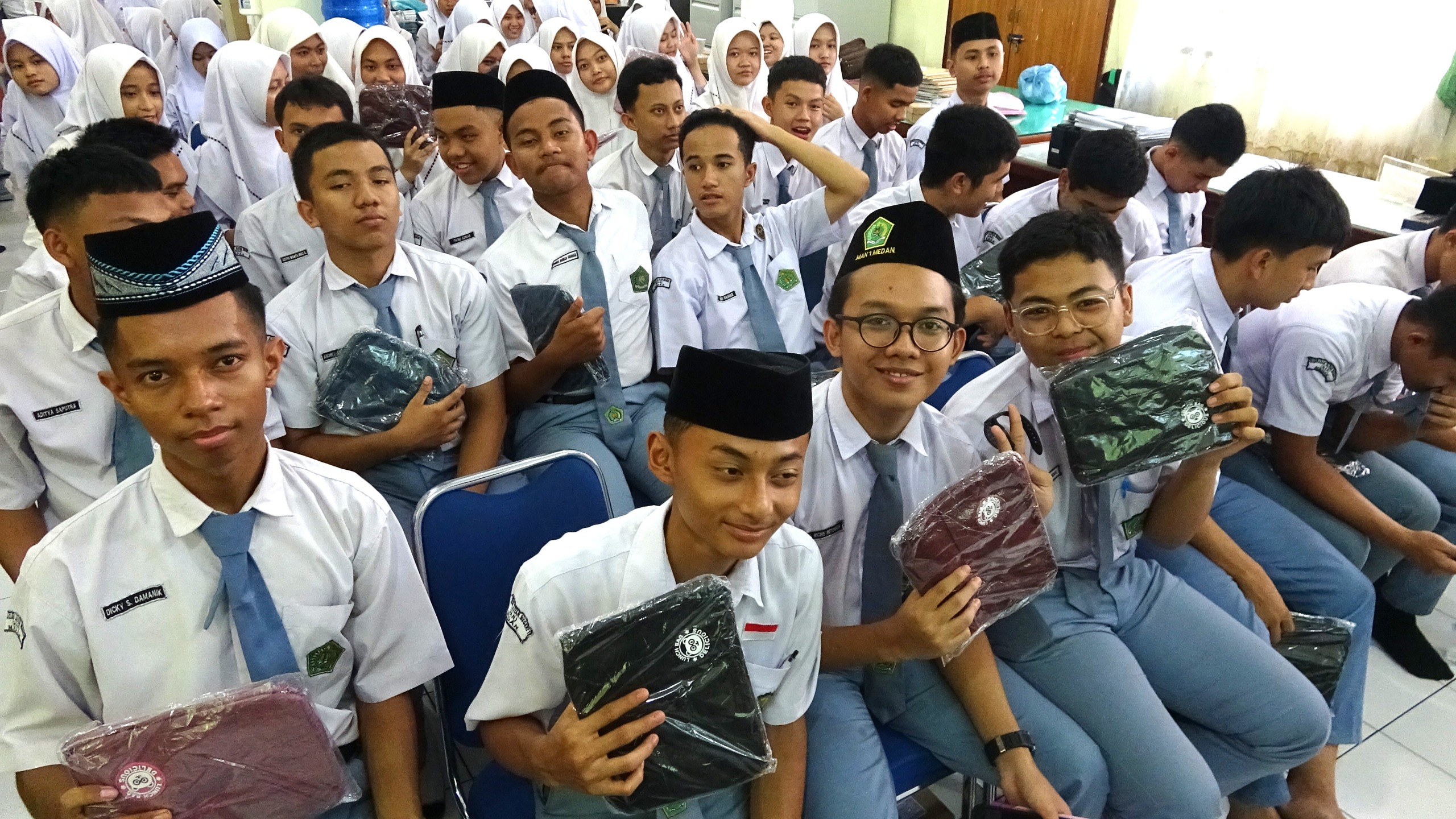Pelajar MAN 1 Medan antusias mengikuti penyuluhan hukum dari tim Kejati Sumut, Senin (4/8/2025).
