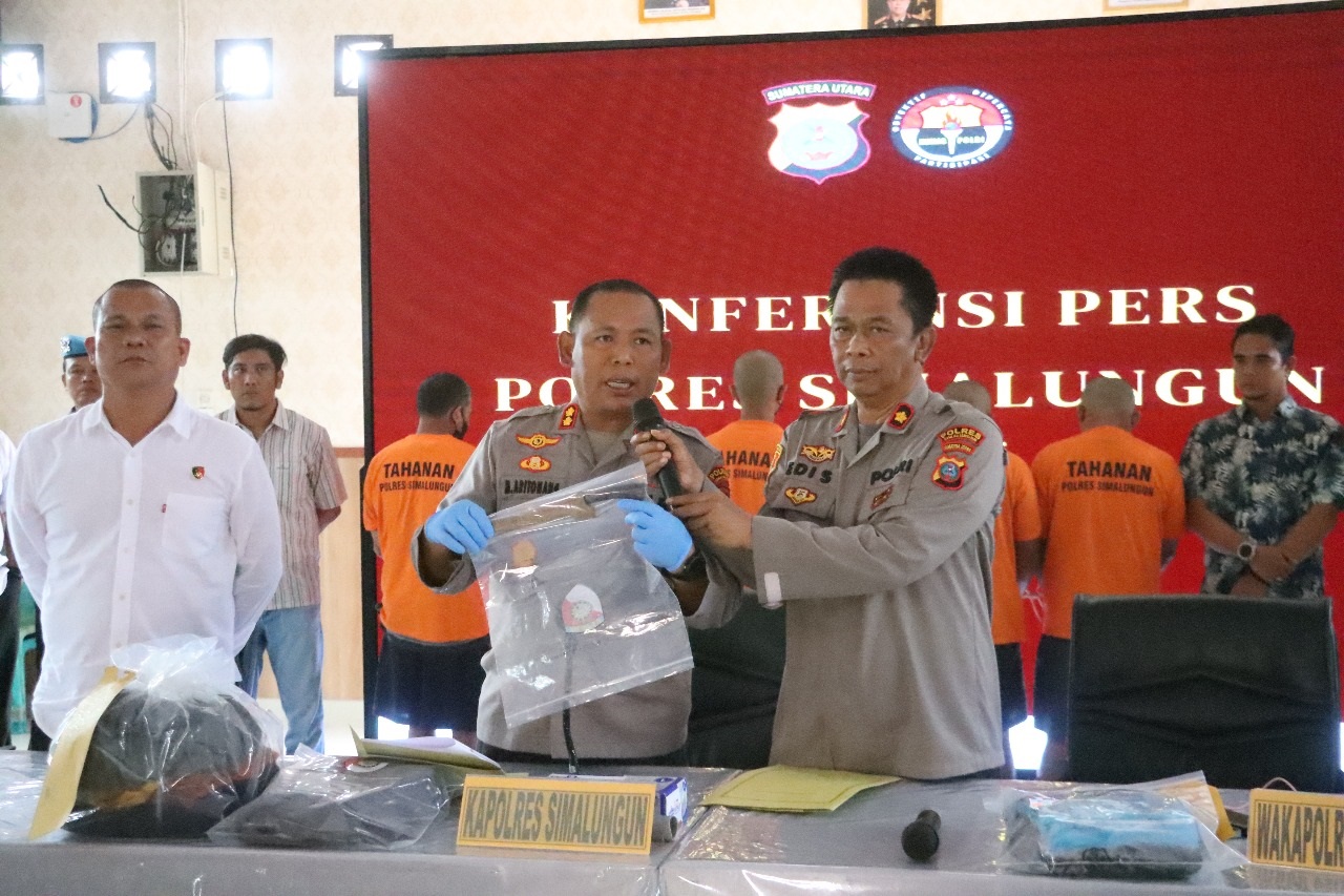 Konferensi pers pengungkapan kasus penyalahgunaan narkoba Polres Simalungun.