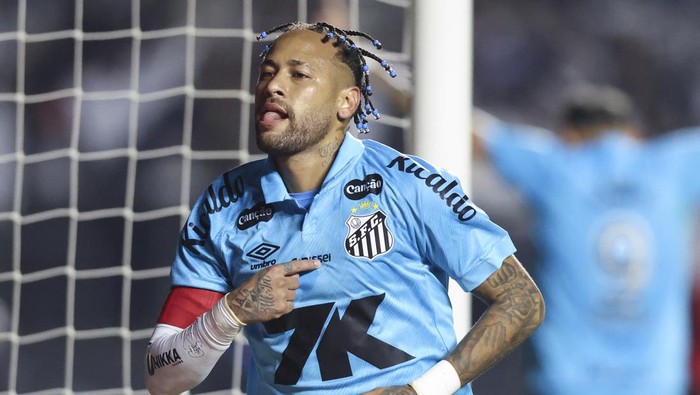 Neymar Jr. menunjukkan performa sensasional usai mencetak brace alias dua gol untuk Santos.