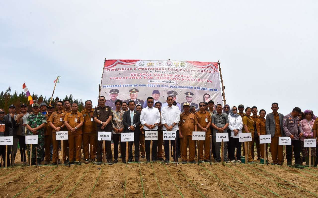 Bupati Humbahas bersama Forkopimda bersiap menanam benih padi Gogo di Kecamatan Pollung.