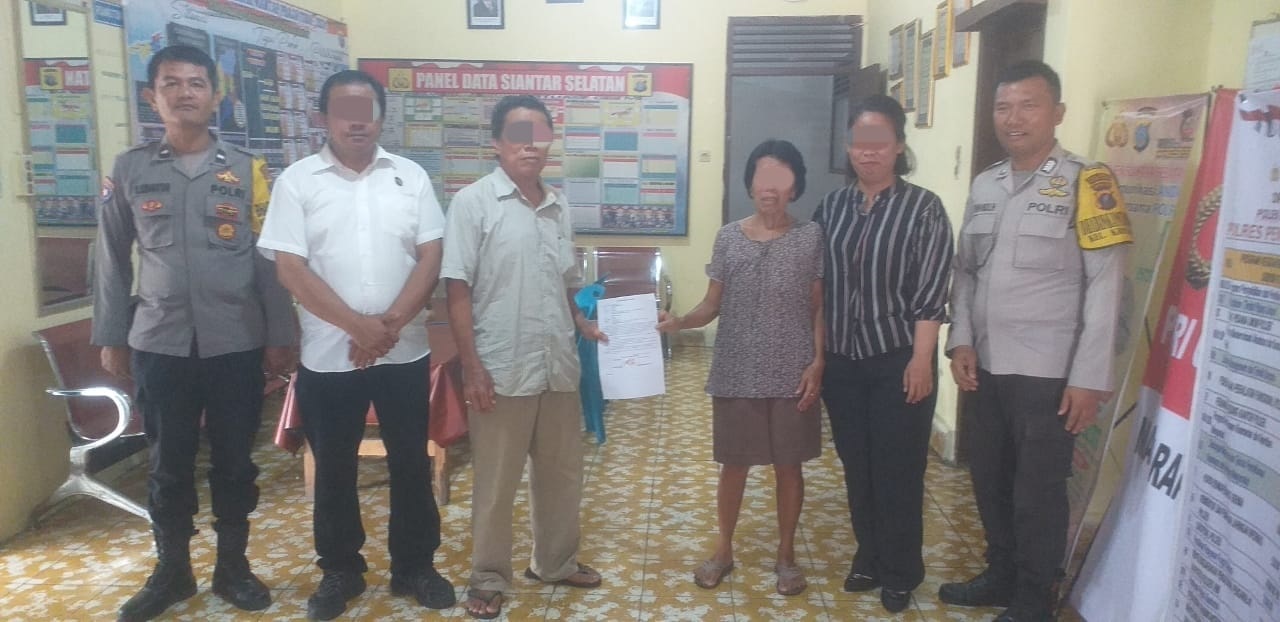 Perdamaian abang dan adik yang ribut karena uang Rp100 ribu.