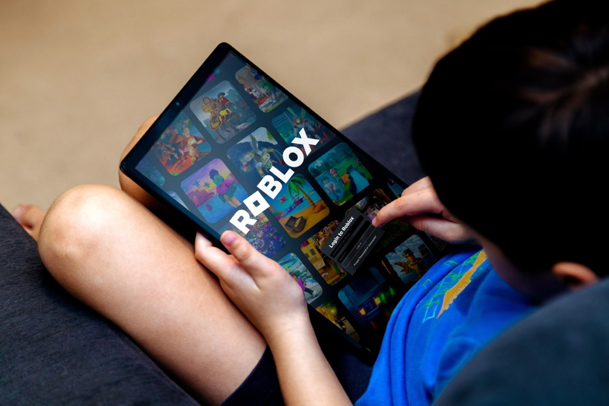 Anak-anak main game roblox - Ilustrasi.