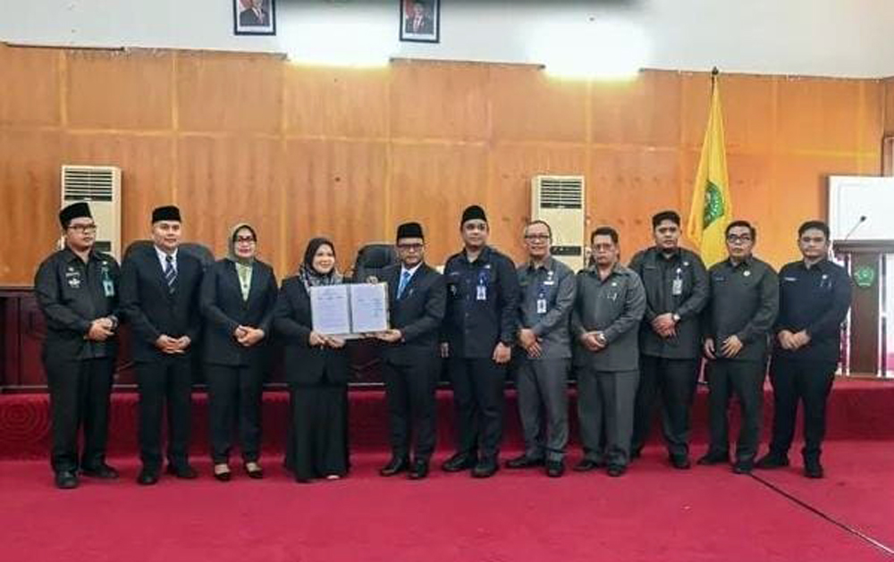Wali Kota Padangsidimpuan H Letnan Dalimunthe bersama Wakil Wali Kota H.Harry Pahlevi Harahap pada rapat Paripurna DPRD pengambilan keputusan bersama terhadap RPJMD tahun 2025-2029.