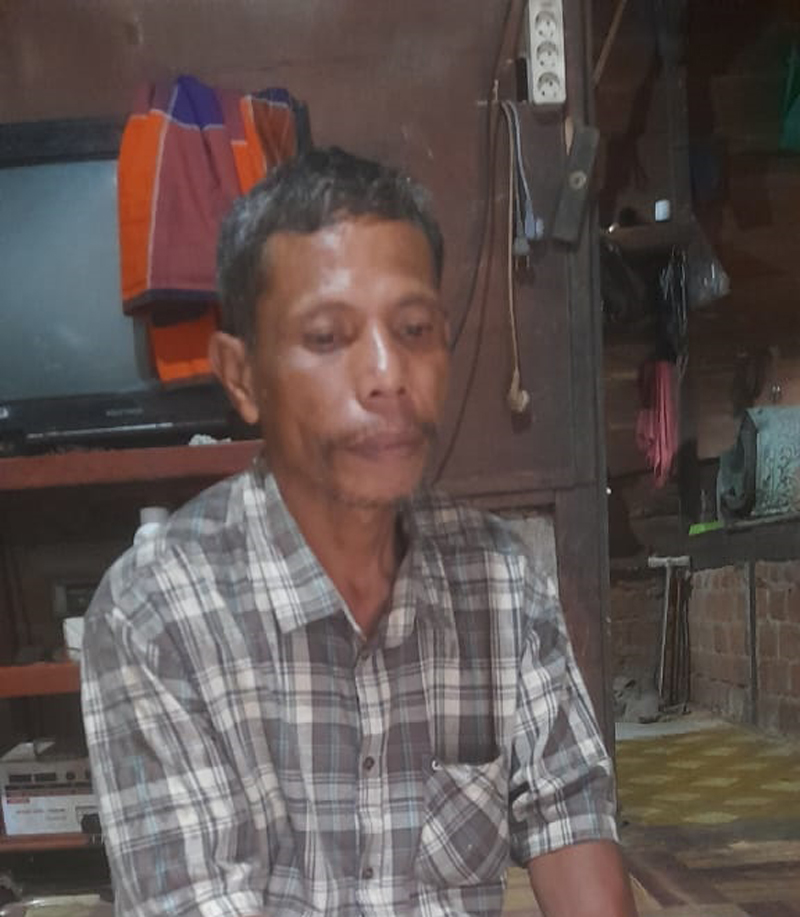 Ayah Korban, Damhuri Hasibuan saat diwawancarai di rumahnya, usai diperiksa Polisi, Minggu (10/8).