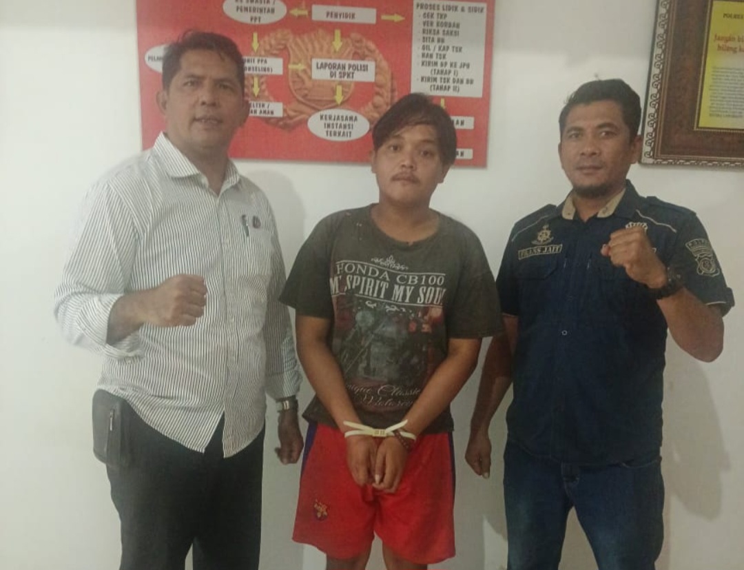 Seorang pegawai honorer di Dinas Lingkungan Hidup (DLH) Kota Pematangsiantar, berinisial GHP (22), ditangkap polisi atas dugaan tindak pencabulan terhadap siswi SMA berusia 16 tahun.