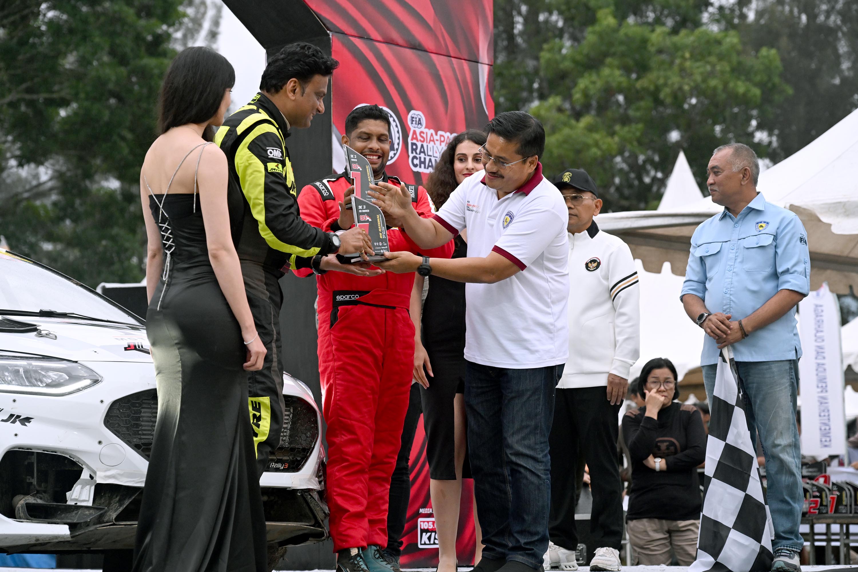Sekretaris Daerah Provinsi Sumut, Togap Simangunsong menutup Kejuaraan Sumatera Utara Rally Federation Internationale de I
