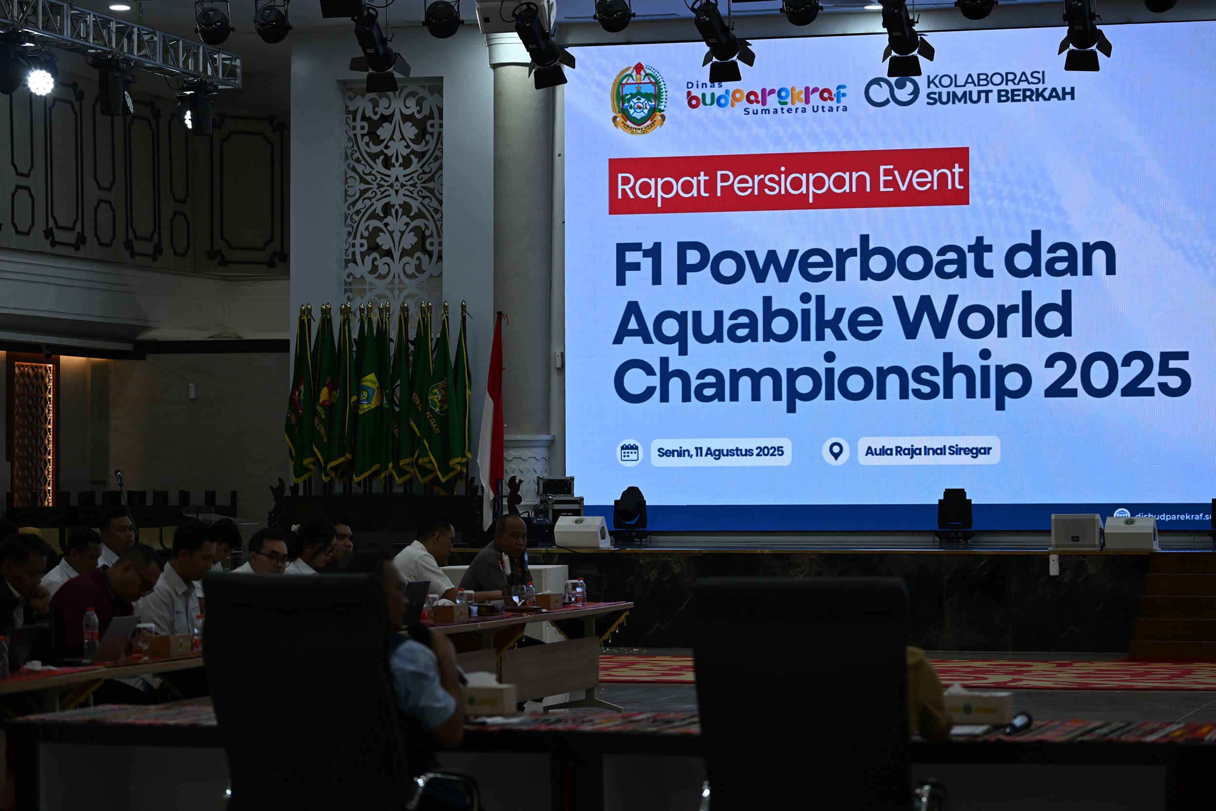 Sekda Provsu Togap Simangunsong didampingi Asisten Bidang Perekonomian dan Pembangunan Provinsi Sumut, serta sejumlah OPD dan perwakilan Forkopimda Sumut melakukan rapat persiapan event F1 Powerboat.