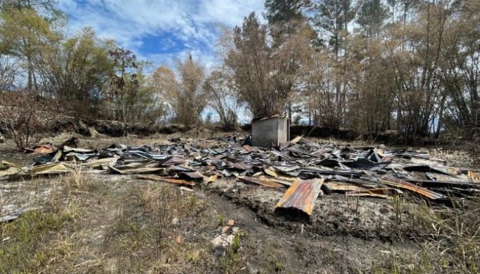 Dua rumah adat Batak ludes terbakar di Samosir.