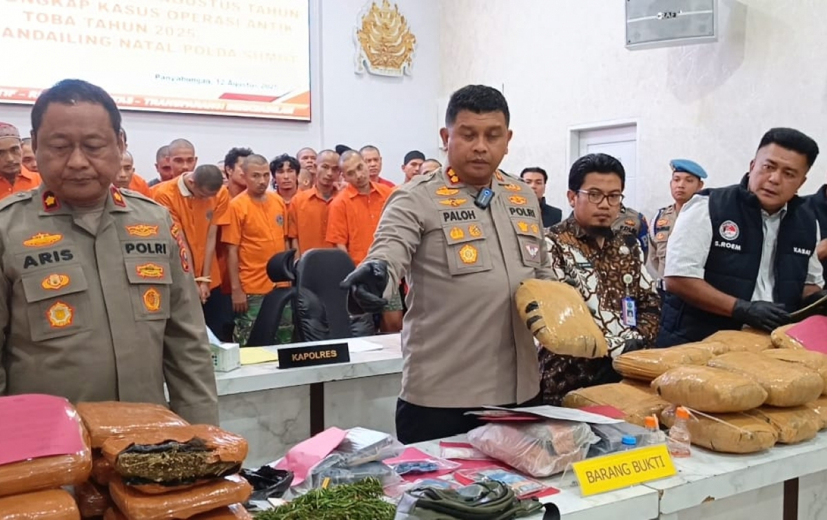 Kapolres Madina AKBP Arie Sofandi Paloh saat konferensi pers di Aula Mapolres Madina.