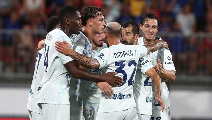 Inter Milan keluar sebagai pemenang dalam laga persahabatan melawan Monza, Rabu (13/8/2025), setelah skor imbang 2-2 di 90 menit dan menang 5-3 lewat adu penalti.