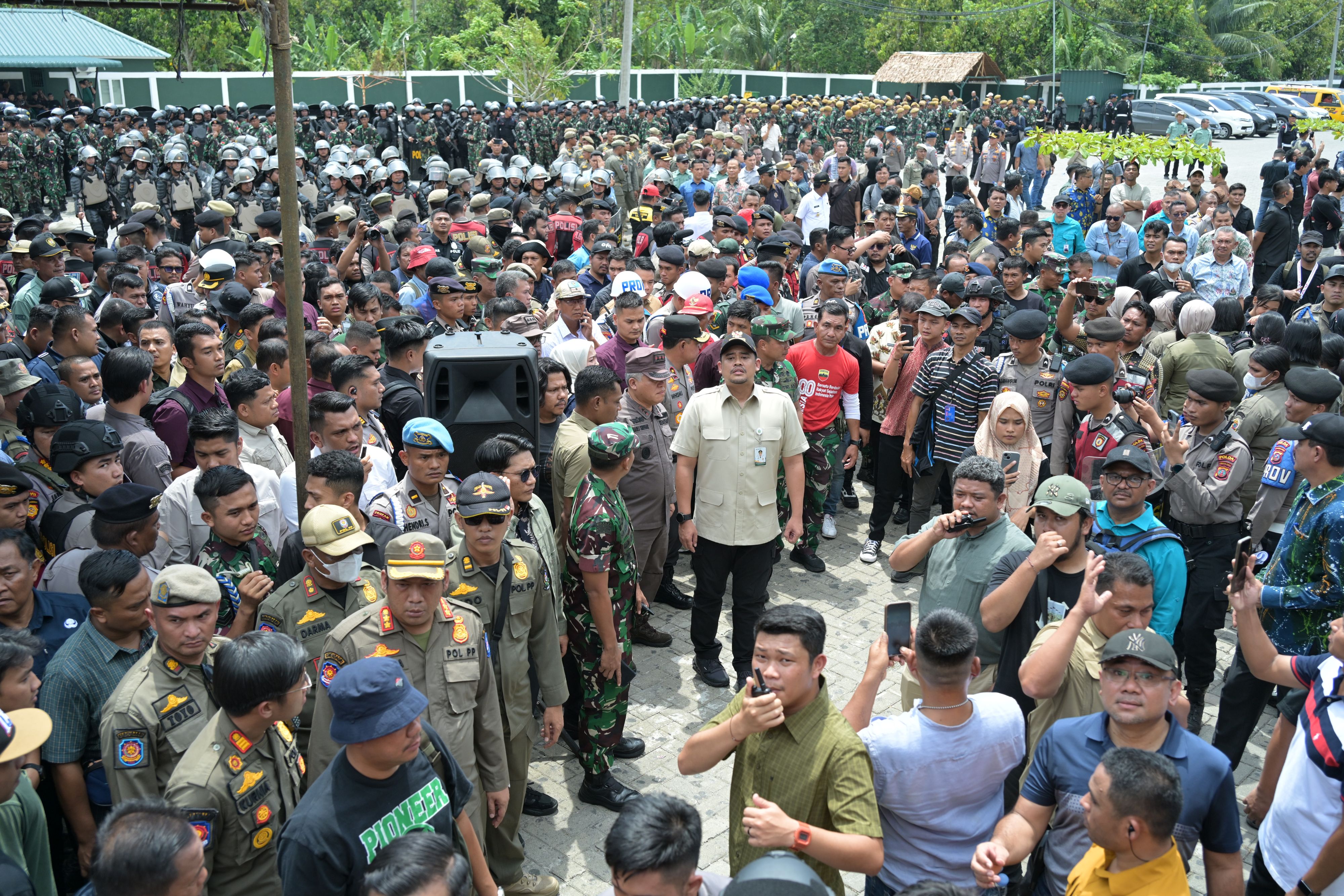 Gubernur Bobby Nasution bersama Forkopimda Sumut memimpin langsung pembongkaran tempat hiburan malam Marcopolo di perbatasan Deli Serdang dan Binjai pada Kamis (14/8/2025).