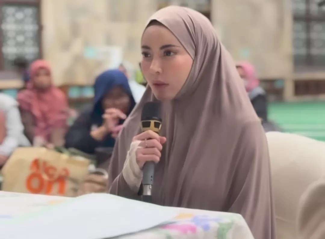 Ayu Aulia kembali memeluk Islam.