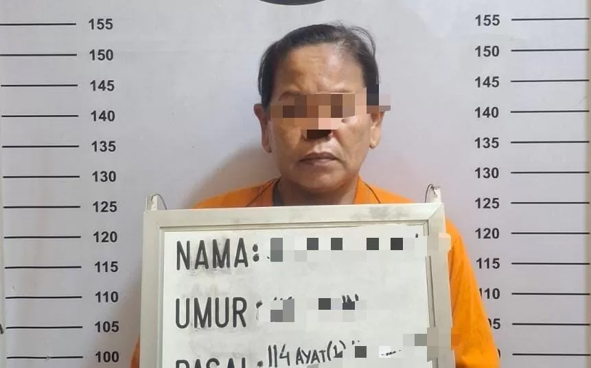 Tersangka UH saat diamankan polisi.