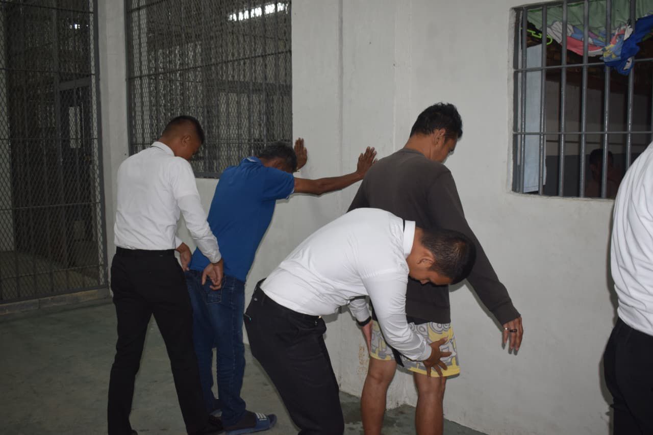Tim Gabungan dari Kesatuan Pengamanan Rutan, dan CPNS Melakukan Penggeledahan. Foto Rutan Kelas IIB Humbahas.