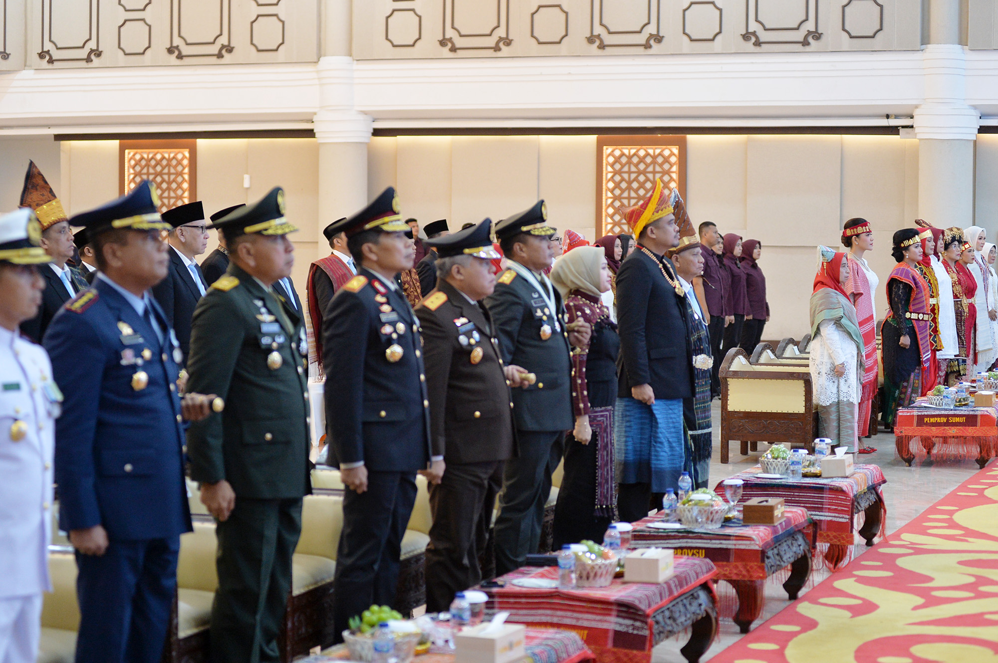 Gubsu Bobby Nasution dan Wagubsu Surya, serta Forkopimda Sumut, mengikuti Upacara Peringatan Detik-detik Proklamasi Kemerdekaan Republik Indonesia di Aula Raja Inal Siregar Kantor Gubsu, Minggu.