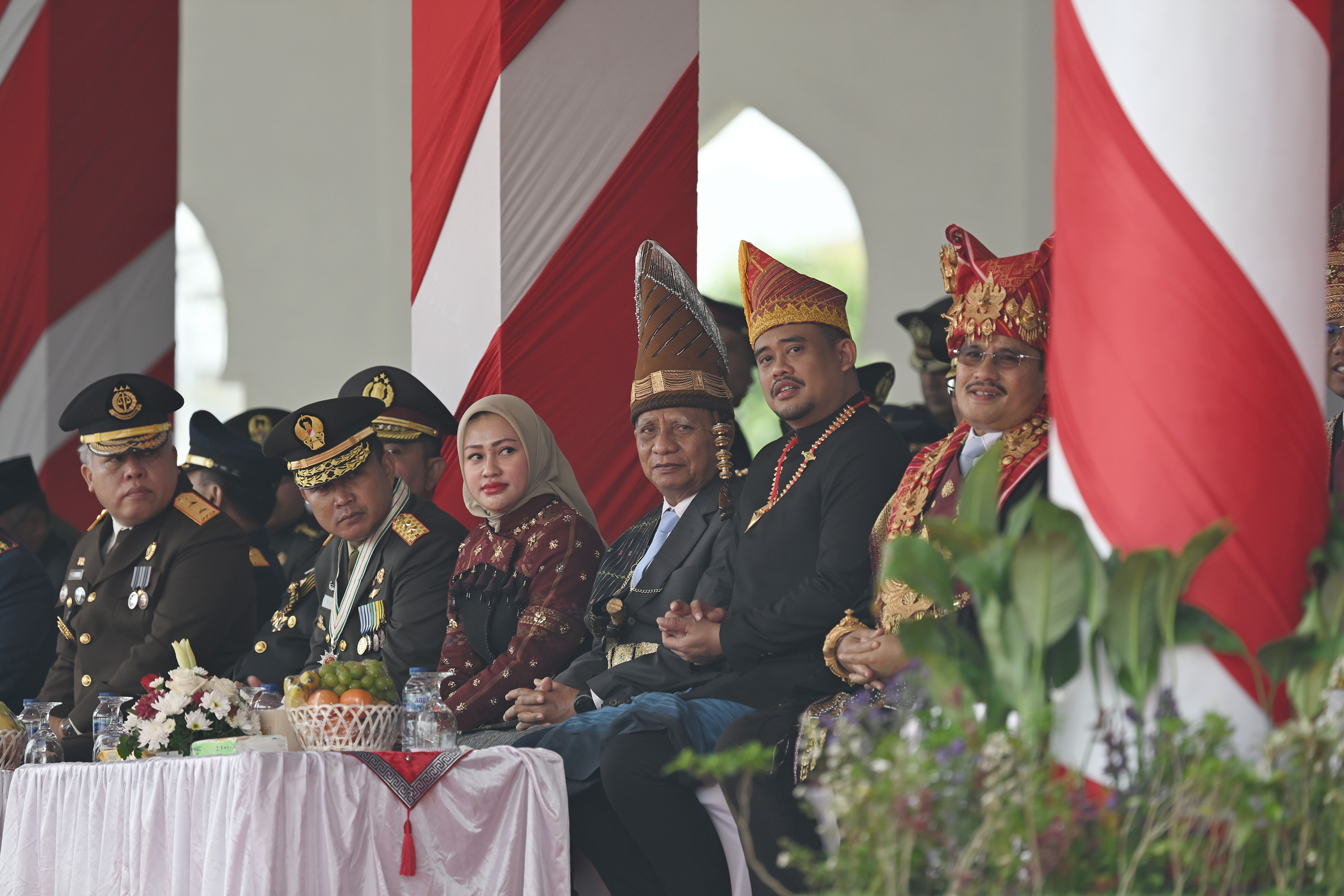 Gubsu Bobby Nasution memimpin Upacara HUT ke-80 Kemerdekaan Republik Indonesia 2025 Provinsi Sumatera Utara di Lapangan Astaka Jalan William Iskandar, Minggu (17/8).