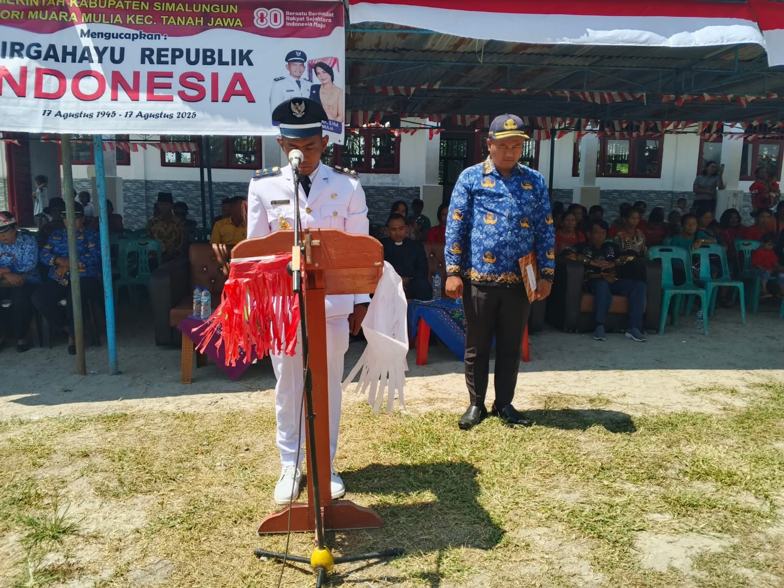 Upacara Hari Ulang Tahun (HUT) Kemerdekaan RI ke-80, di lapangan SD Negeri Muara Mulia, Simalungun, Minggu (17/8/2025).