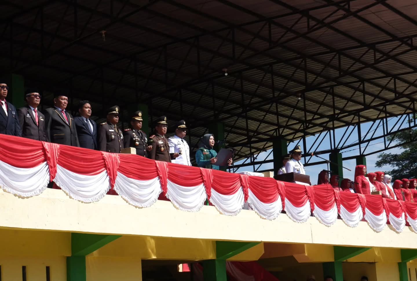 Wali Kota H. Letnan Dalimunthe menjadi Irup pada HUT ke-80 RI di Stadion H.M. Nurdin, Padangsidimpuan, Minggu (17/8/2025).